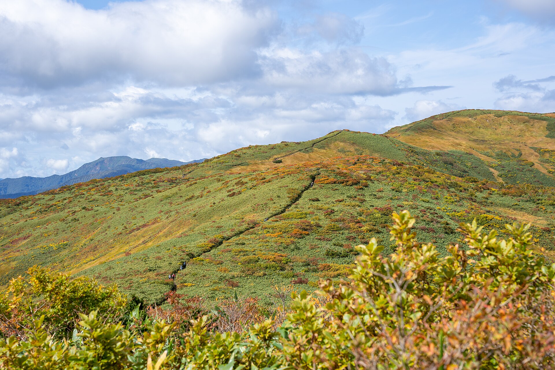 栗駒山周辺の稜線と登山道